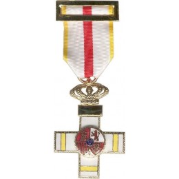 Cruz del Mérito Militar con distintivo amarillo
