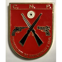 Distintivo de pecho de especialista en armamento y tiro CNP